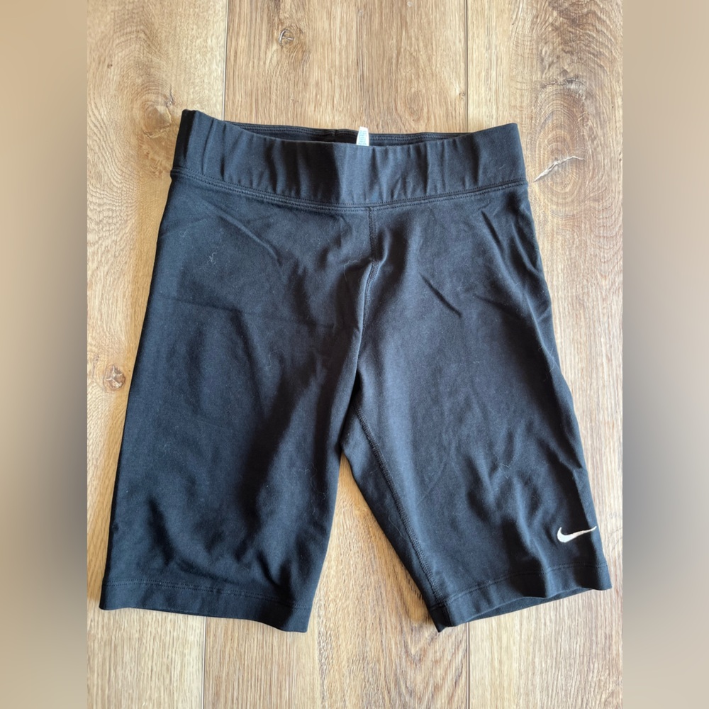 Nike biker shorts size medium
